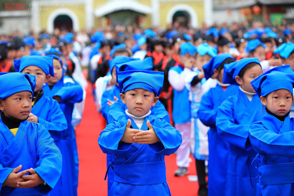 浙江宁波千名小学生穿汉服，学国学礼仪