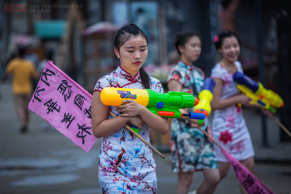 象山影视城，旗袍美女湿身打鬼子